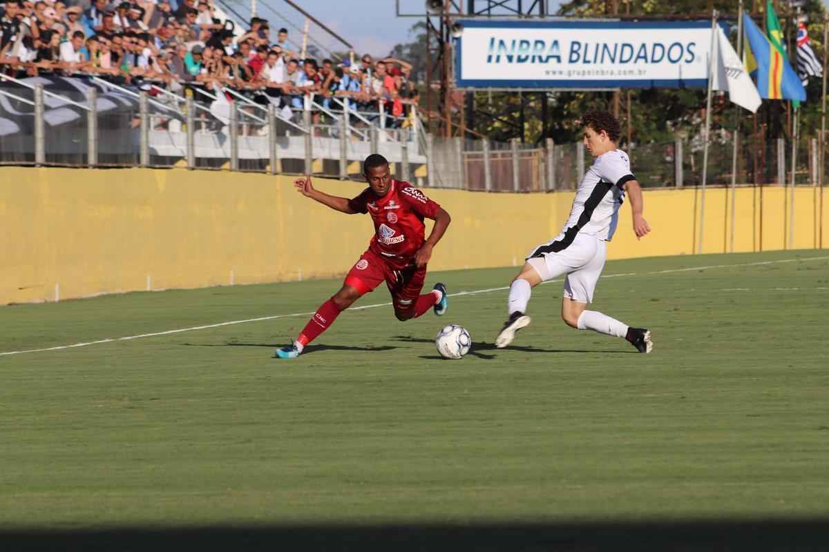 Confira as imagens do primeiro jogo da deciso pela vaga na Srie B de 2019