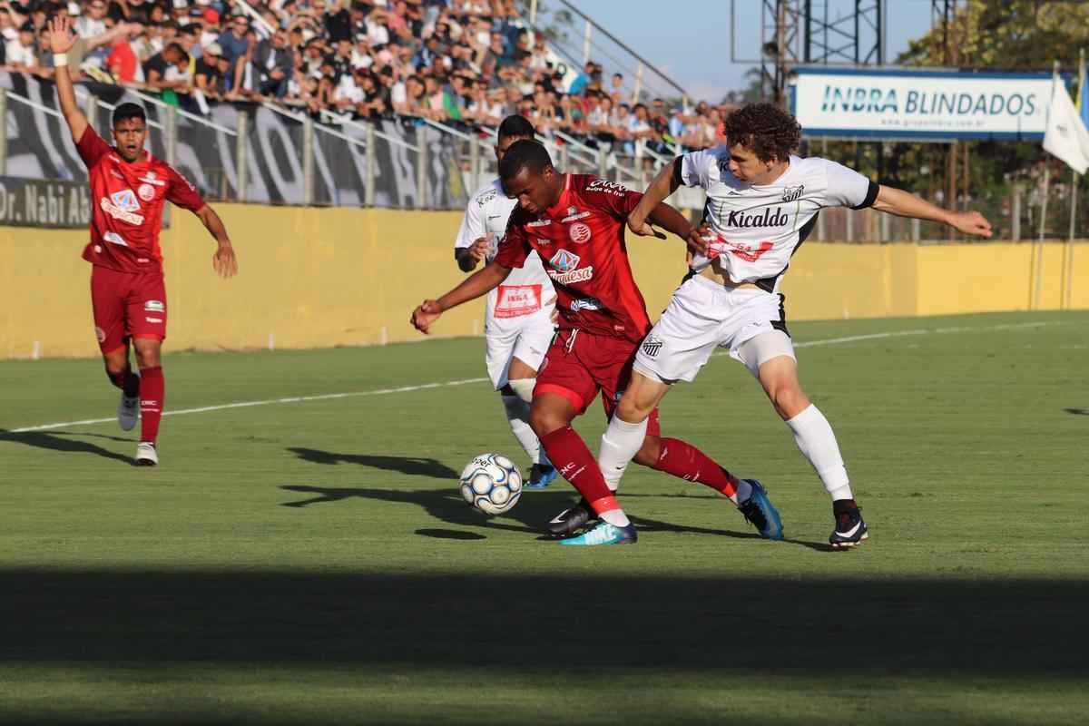 Confira as imagens do primeiro jogo da deciso pela vaga na Srie B de 2019