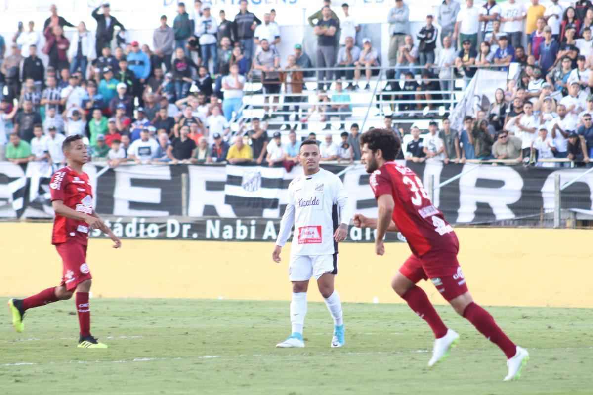 Confira as imagens do primeiro jogo da deciso pela vaga na Srie B de 2019