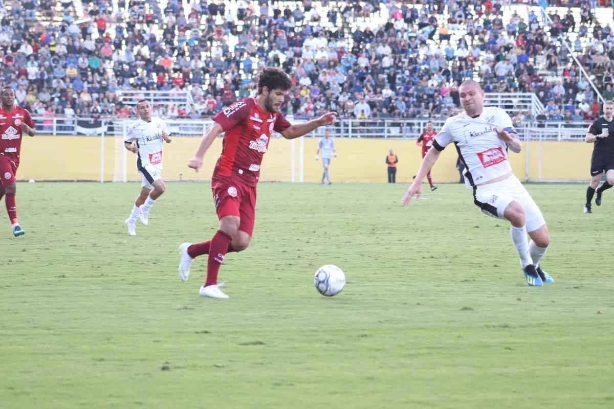 Confira as imagens do primeiro jogo da deciso pela vaga na Srie B de 2019