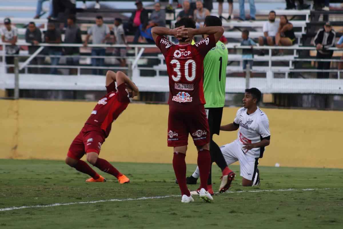 Confira as imagens do primeiro jogo da deciso pela vaga na Srie B de 2019