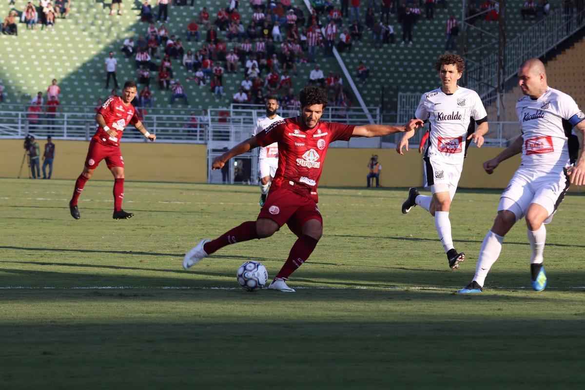 Confira as imagens do primeiro jogo da deciso pela vaga na Srie B de 2019