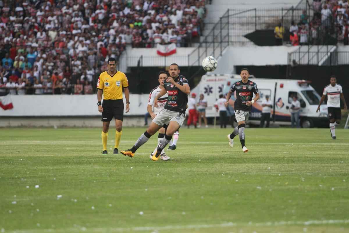 Em um Arruda em ebulio, Santa Cruz recebeu o Operrio-PR para a primeira partida das quartas de final da Srie C