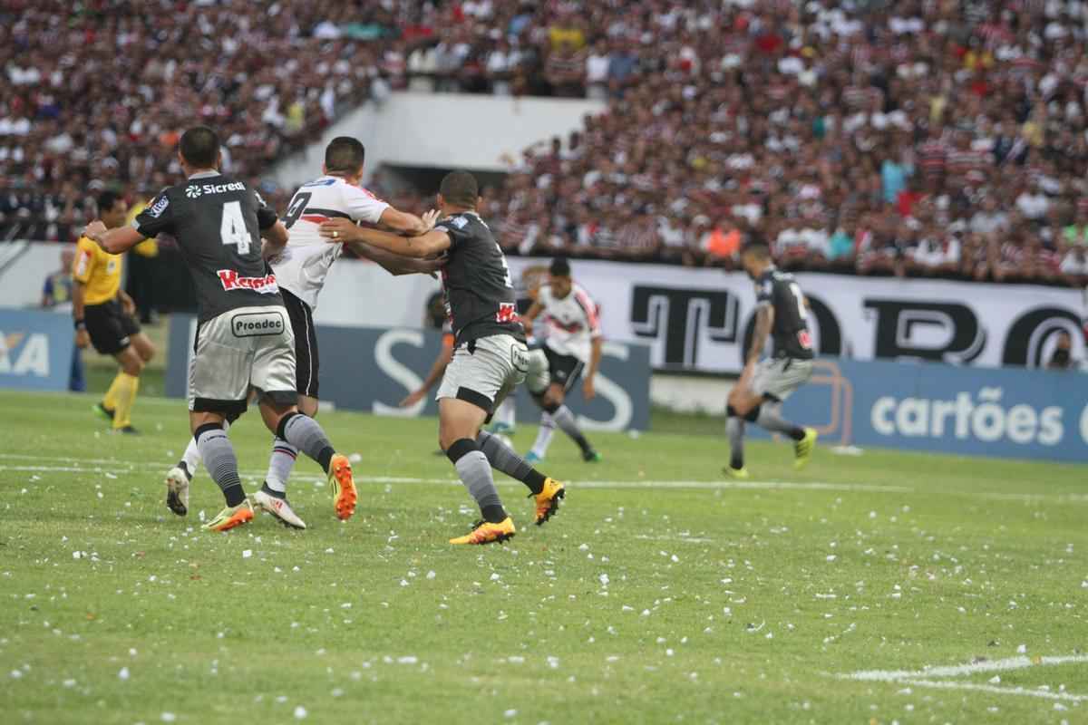 Em um Arruda em ebulio, Santa Cruz recebeu o Operrio-PR para a primeira partida das quartas de final da Srie C