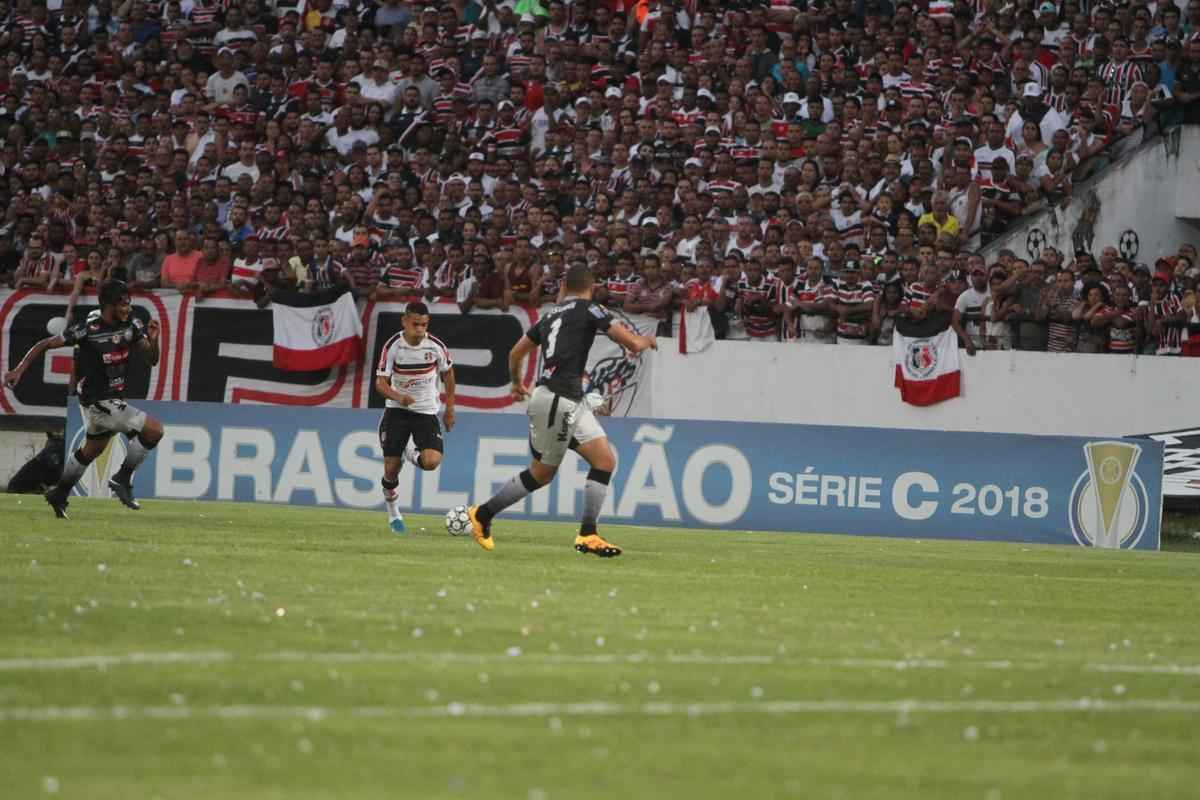 Em um Arruda em ebulio, Santa Cruz recebeu o Operrio-PR para a primeira partida das quartas de final da Srie C