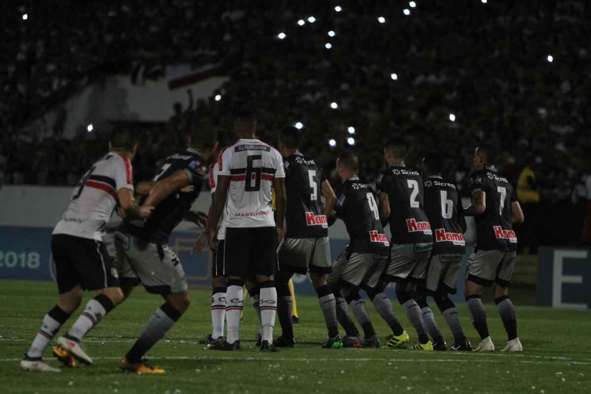 Em um Arruda em ebulio, Santa Cruz recebeu o Operrio-PR para a primeira partida das quartas de final da Srie C 
