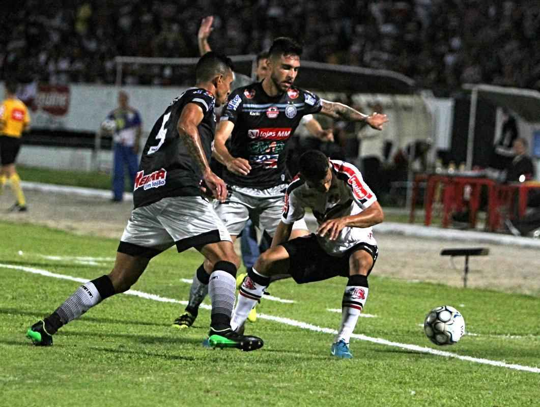 Em um Arruda em ebulio, Santa Cruz recebeu o Operrio-PR para a primeira partida das quartas de final da Srie C
