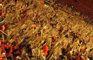 Torcedor do Sport leva sal grosso para tirar 'zica' do time no Campeonato Brasileiro