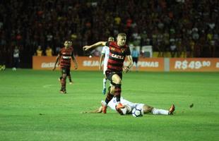 No intervalo, torcedores do Sport chegaram a brigar entre si na Ilha do Retiro