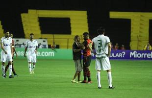 Com derrota do Sport, torcedor invade campo e time pode ser punido