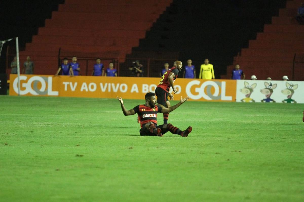 Com derrota do Sport, torcedor invade campo e time pode ser punido