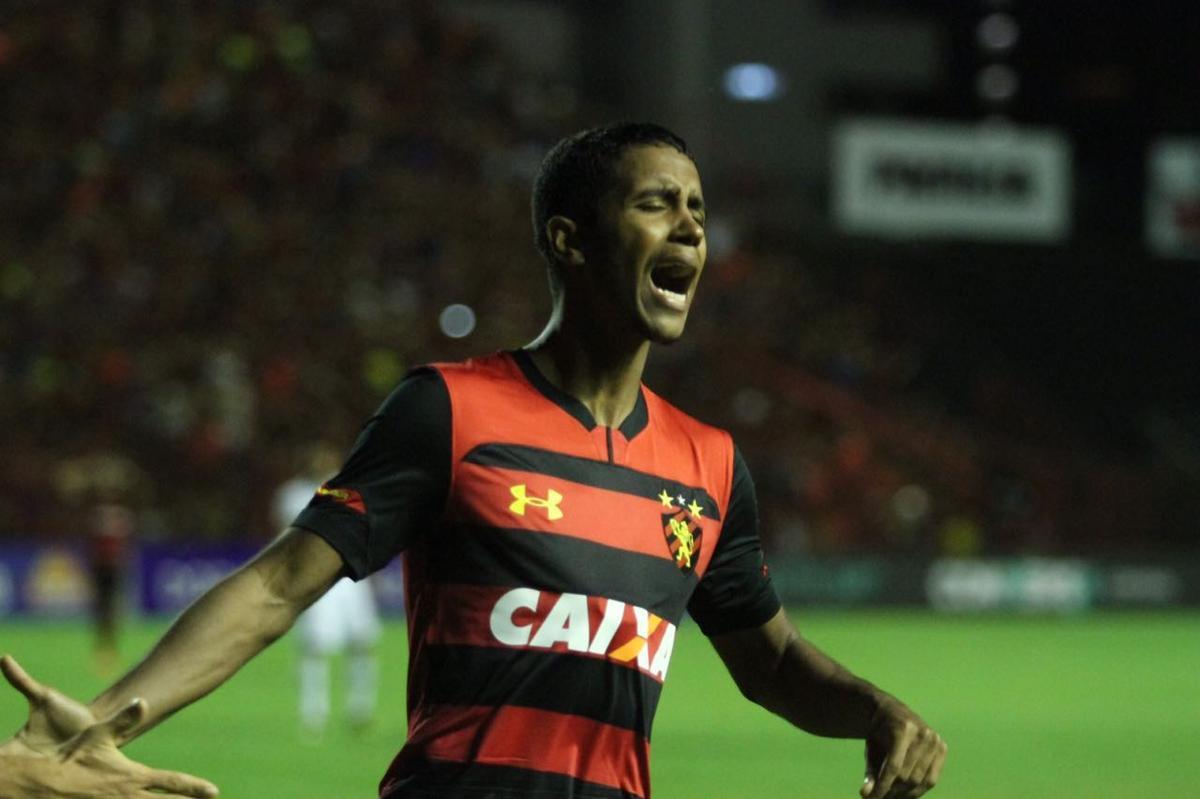 Com derrota do Sport, torcedor invade campo e time pode ser punido