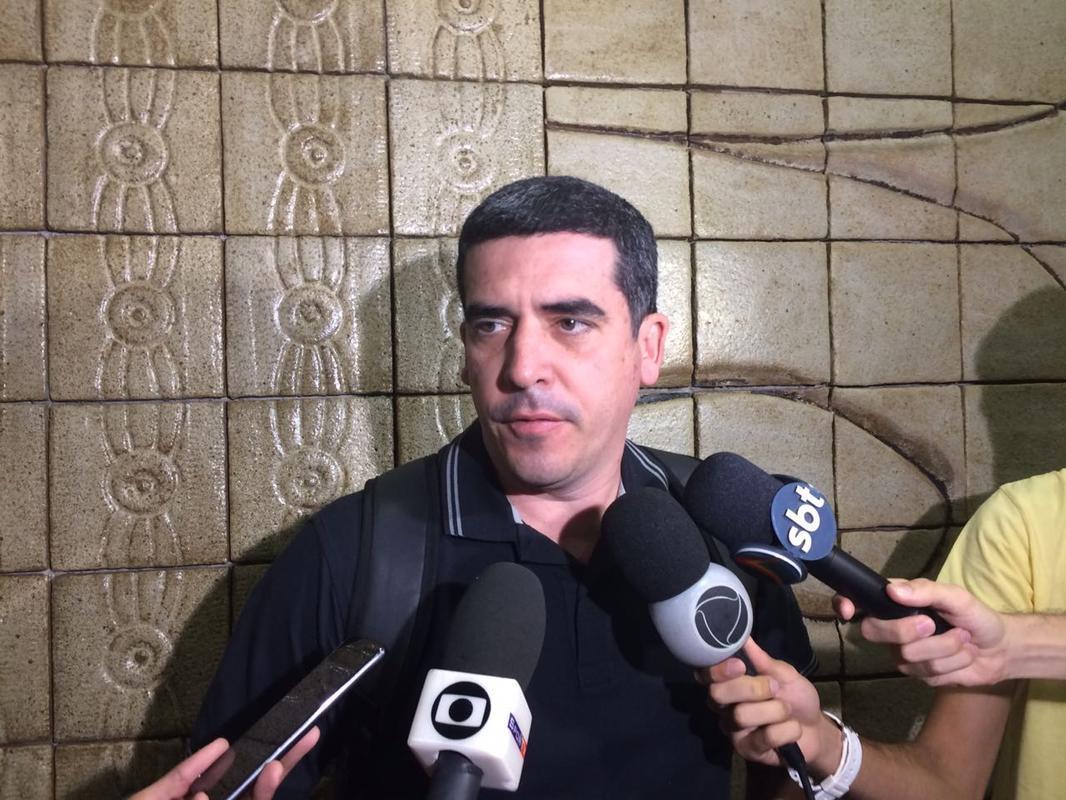 Jogadores, tcnicos e dirigentes do Santa Cruz voltaram ao Recife nesta manh. Dirigentes j pensam em projetos para 2019  