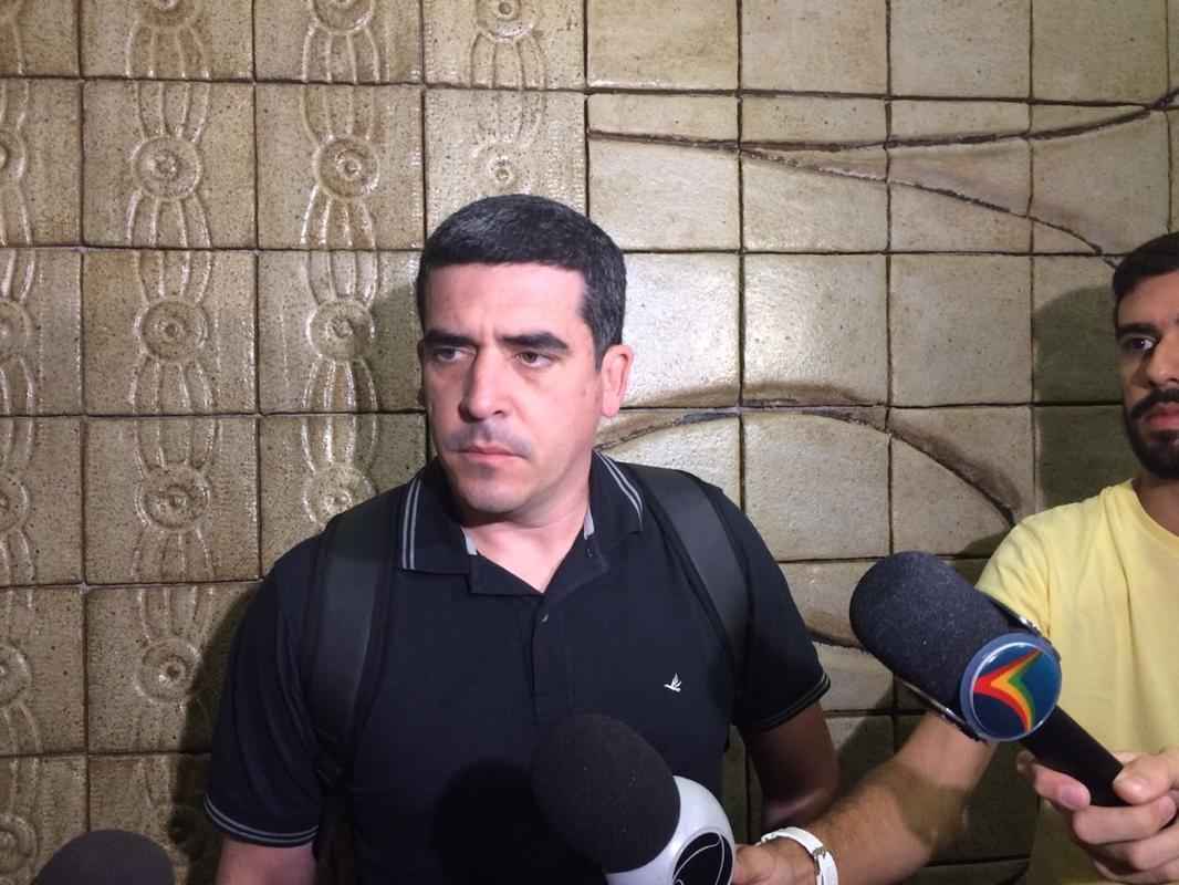 Jogadores, tcnicos e dirigentes do Santa Cruz voltaram ao Recife nesta manh. Dirigentes j pensam em projetos para 2019  