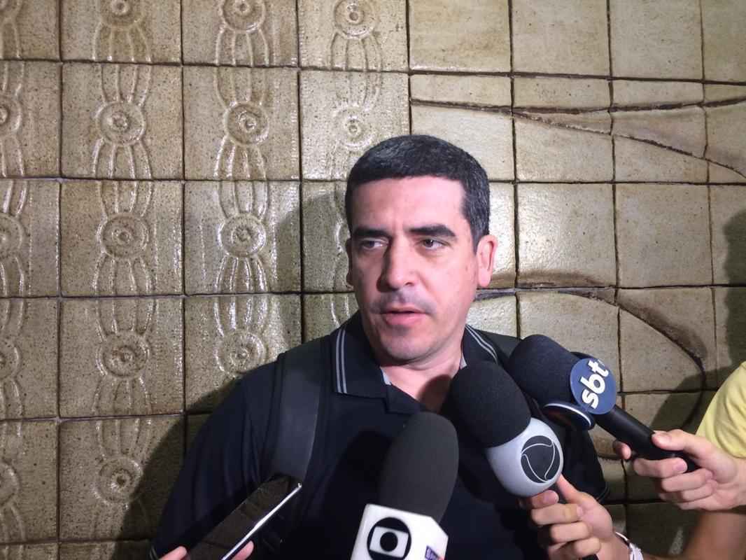 Jogadores, tcnicos e dirigentes do Santa Cruz voltaram ao Recife nesta manh. Dirigentes j pensam em projetos para 2019  