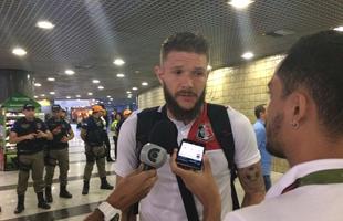 Jogadores, tcnicos e dirigentes do Santa Cruz voltaram ao Recife nesta manh. Dirigentes j pensam em projetos para 2019  