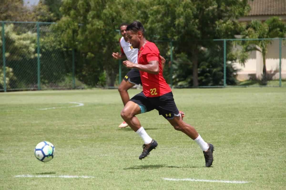 Atletas do elenco profissional retomaram as atividades aps a derrota contra o Botafogo, no Rio de Janeiro 