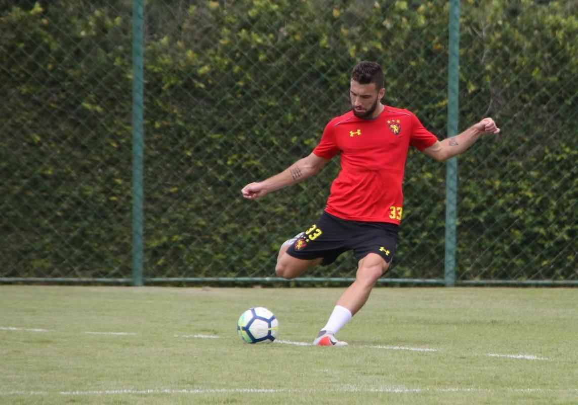 Atletas do elenco profissional retomaram as atividades aps a derrota contra o Botafogo, no Rio de Janeiro 