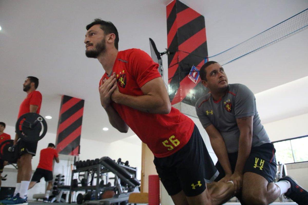 Atletas do elenco profissional retomaram as atividades aps a derrota contra o Botafogo, no Rio de Janeiro 