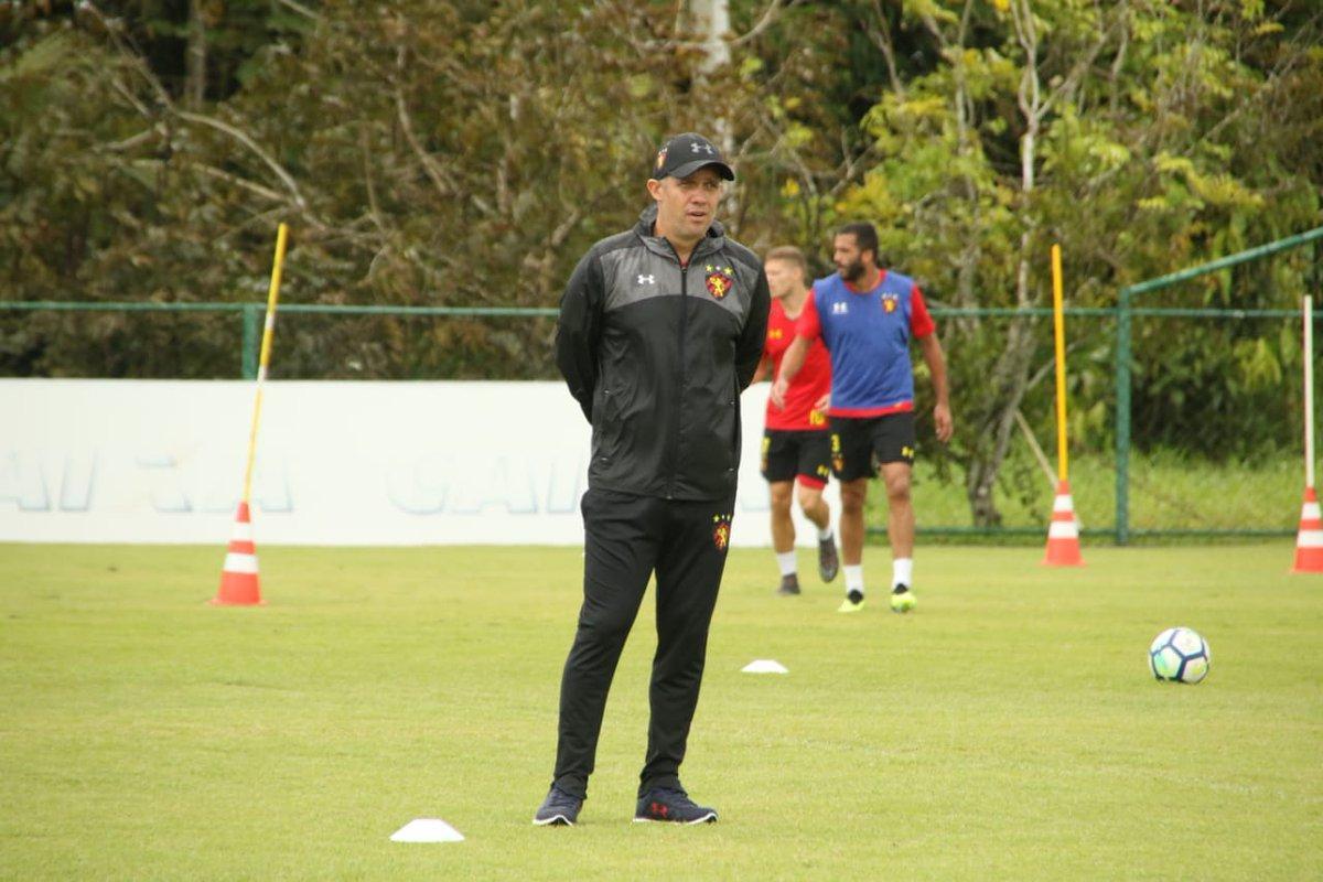 Movimentao no CT teve a presena de alguns dirigentes do clube, como Klauss Cmara e Gustavo Dubeux 