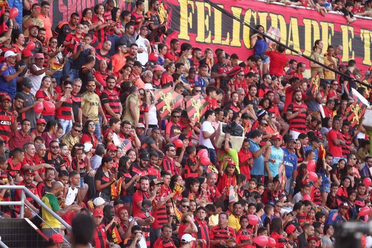 Pressionado pela sequncia de 11 jogos sem vitria na Srie A, Sport recebeu o lanterna Paran neste domingo, na Ilha do Retiro