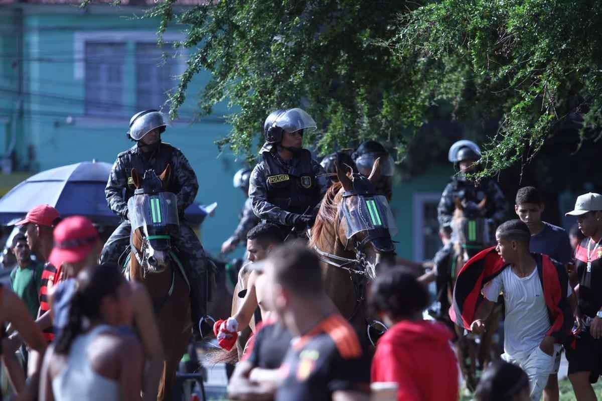 Pressionado pela sequncia de 11 jogos sem vitria na Srie A, Sport recebeu o lanterna Paran neste domingo, na Ilha do Retiro