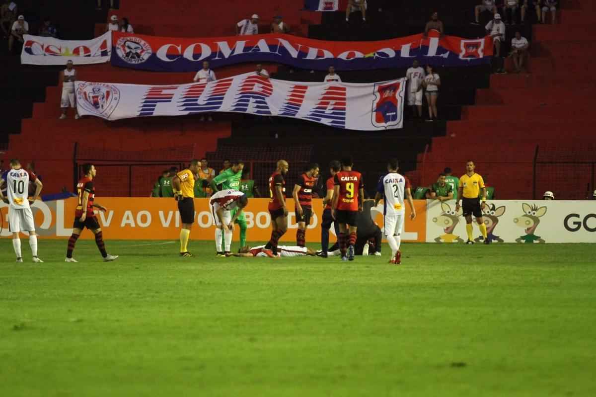 Pressionado pela sequncia de 11 jogos sem vitria na Srie A, Sport recebeu o lanterna Paran neste domingo, na Ilha do Retiro
