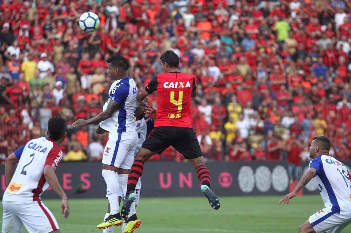 Pressionado pela sequncia de 11 jogos sem vitria na Srie A, Sport recebeu o lanterna Paran neste domingo, na Ilha do Retiro