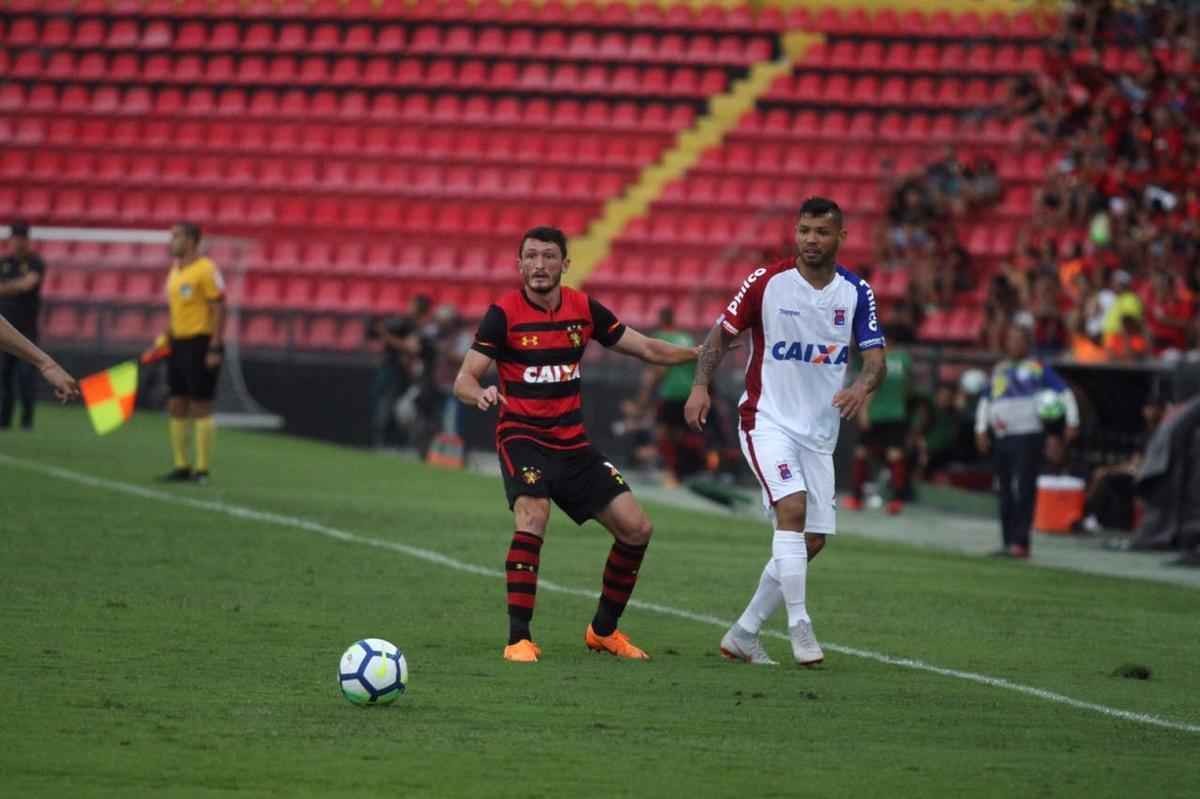 Pressionado pela sequncia de 11 jogos sem vitria na Srie A, Sport recebeu o lanterna Paran neste domingo, na Ilha do Retiro