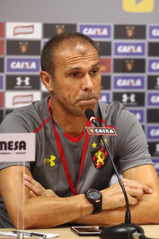 Tcnico Milton Mendes foi apresentado oficialmente no Sport e teve o primeiro contato com os jogadores do clube