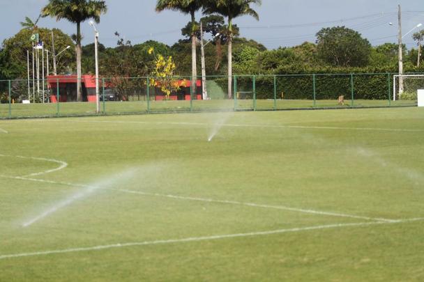 Tcnico Milton Mendes foi apresentado oficialmente no Sport e teve o primeiro contato com os jogadores do clune