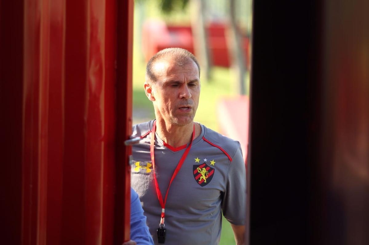 Tcnico Milton Mendes foi apresentado oficialmente no Sport e teve o primeiro contato com os jogadores do clube