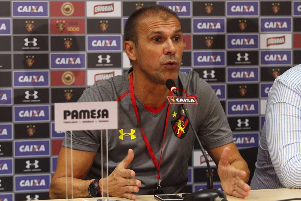 Tcnico Milton Mendes foi apresentado oficialmente no Sport e teve o primeiro contato com os jogadores do clube