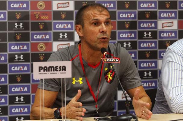 Tcnico Milton Mendes foi apresentado oficialmente no Sport e teve o primeiro contato com os jogadores do clube