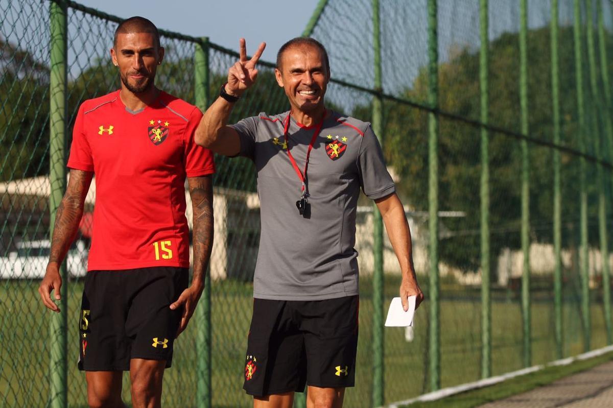 Tcnico Milton Mendes foi apresentado oficialmente no Sport e teve o primeiro contato com os jogadores do clune
