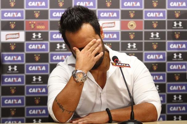 Tcnico Milton Mendes foi apresentado oficialmente no Sport e teve o primeiro contato com os jogadores do clune