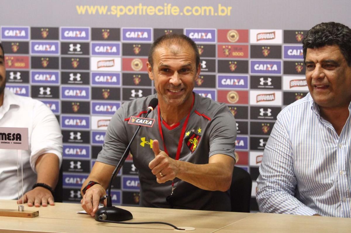 Tcnico Milton Mendes foi apresentado oficialmente no Sport e teve o primeiro contato com os jogadores do clube