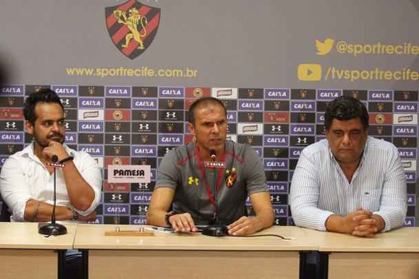 Tcnico Milton Mendes foi apresentado oficialmente no Sport e teve o primeiro contato com os jogadores do clune
