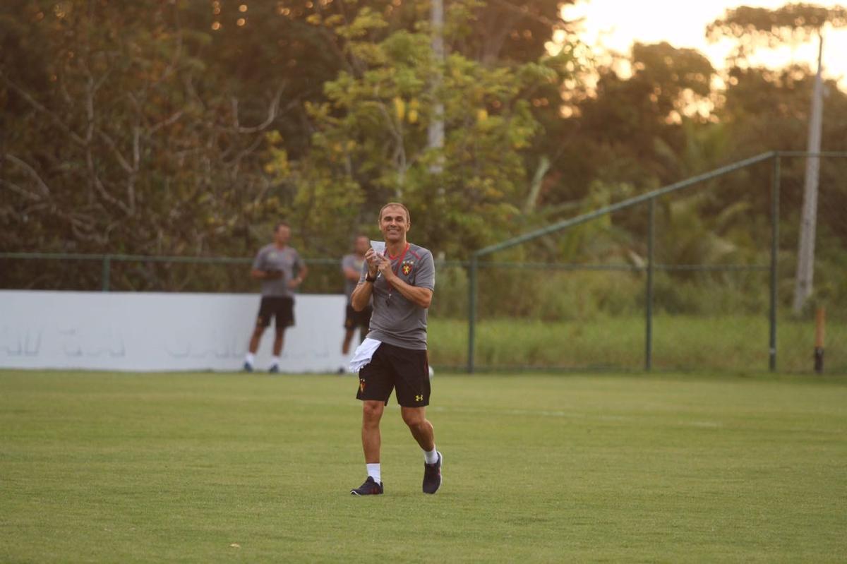 Aps a apresentao, treinador comandou atividade descontrada e arrancou risada dos atletas do Sport