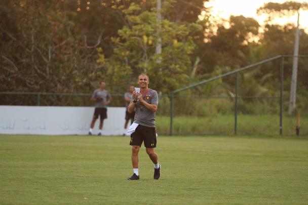 Aps a apresentao, treinador comandou atividade descontrada e arrancou risada dos atletas do Sport