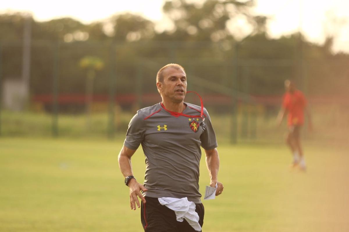 Aps a apresentao, treinador comandou atividade descontrada e arrancou risada dos atletas do Sport