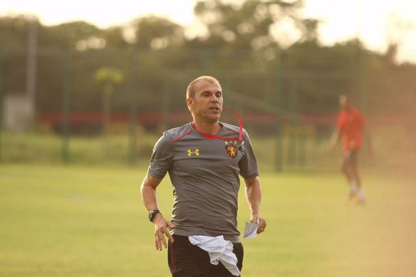 Aps a apresentao, treinador comandou atividade descontrada e arrancou risada dos atletas do Sport