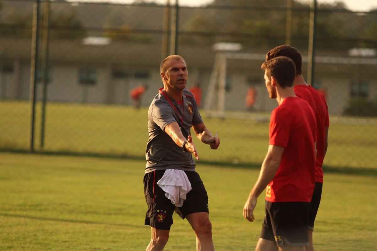Aps a apresentao, treinador comandou atividade descontrada e arrancou risada dos atletas do Sport