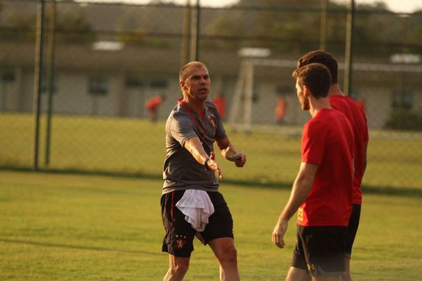 Aps a apresentao, treinador comandou atividade descontrada e arrancou risada dos atletas do Sport