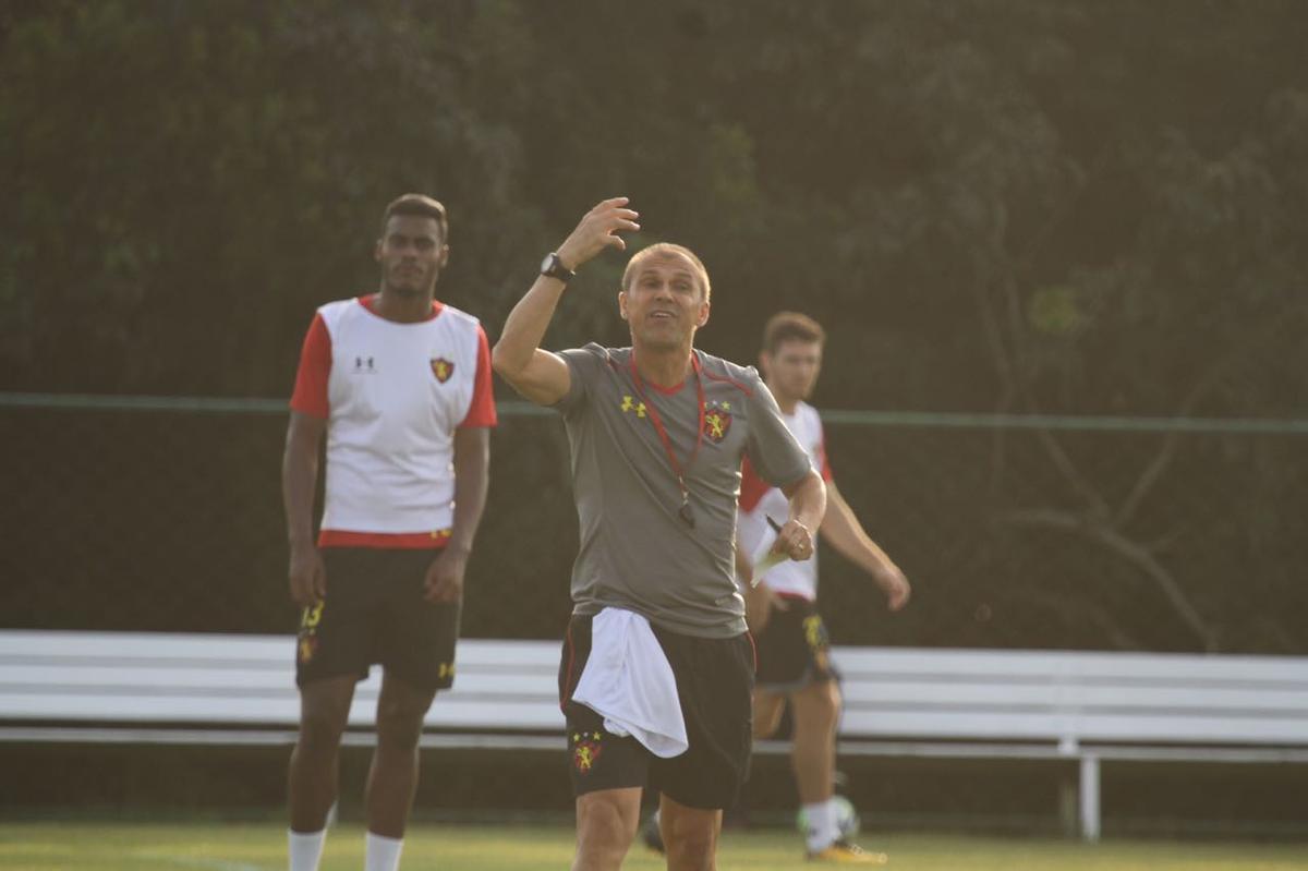 Aps a apresentao, treinador comandou atividade descontrada e arrancou risada dos atletas do Sport