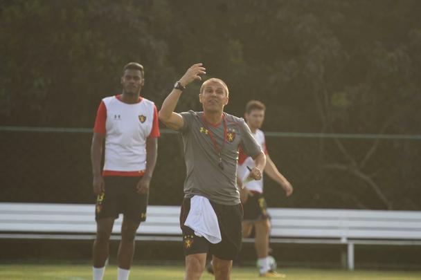 Aps a apresentao, treinador comandou atividade descontrada e arrancou risada dos atletas do Sport