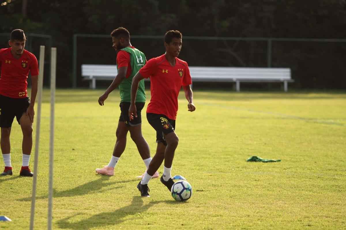 Aps a apresentao, treinador comandou atividade descontrada e arrancou risada dos atletas do Sport