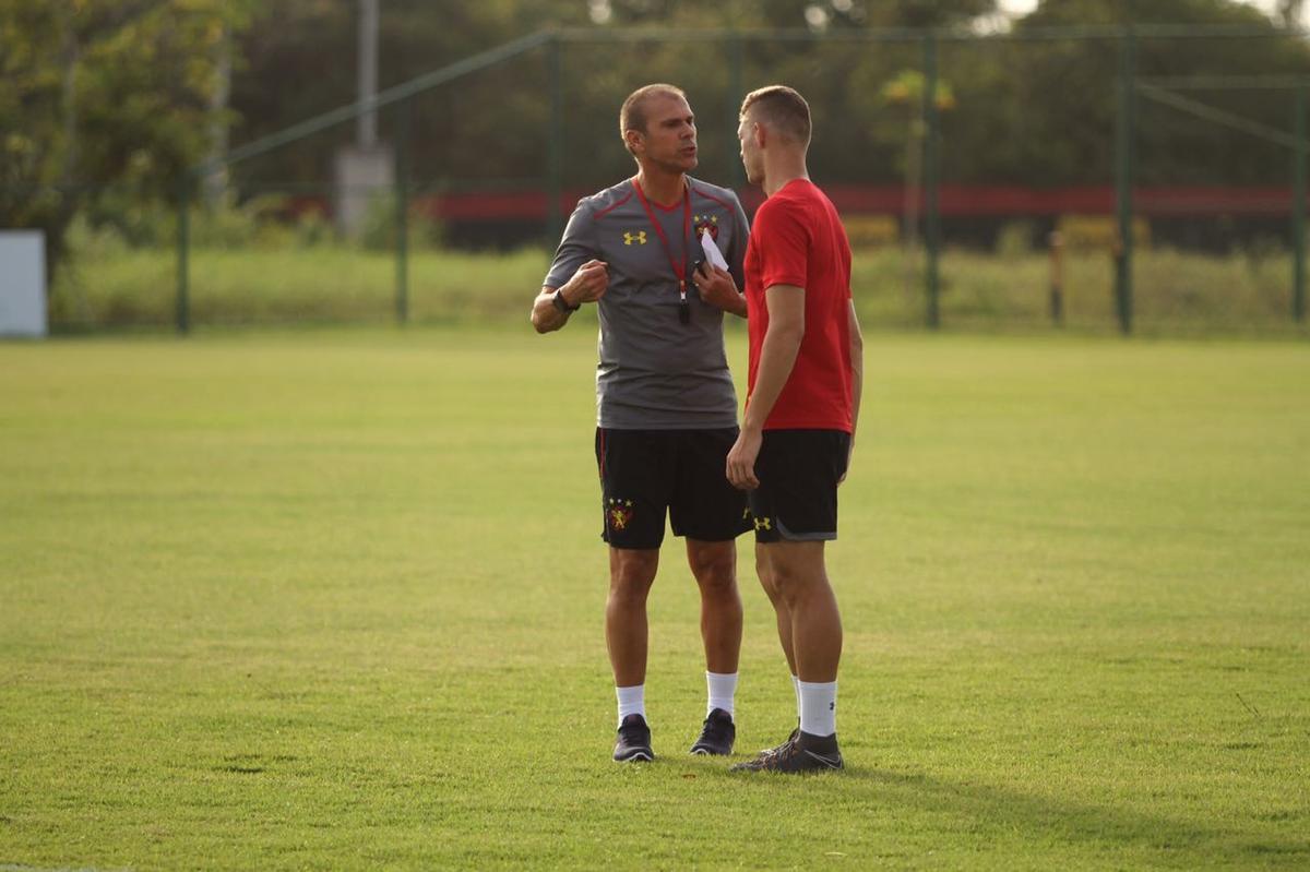 Aps a apresentao, treinador comandou atividade descontrada e arrancou risada dos atletas do Sport