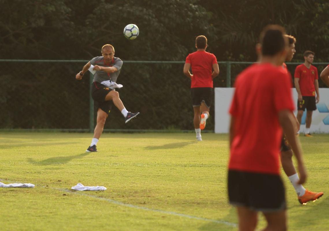 Aps a apresentao, treinador comandou atividade descontrada e arrancou risada dos atletas do Sport