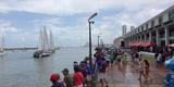 O clima no Recife Antigo era bastante animado com centenas de pessoas acompanhando o evento